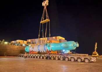 تخلیه دو نگله ۲۷۷ تنی در بندر شهید رجایی