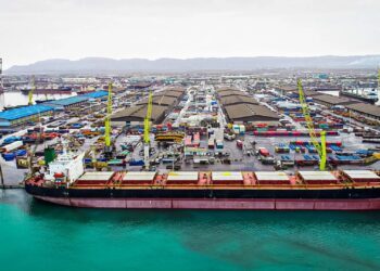 تقویت زیرساخت های گردشگری و توجه به اقتصاد دریا در بندر خمیر باید با جدیت دنبال شود