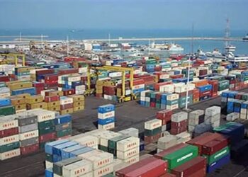 رشد ۳۴ درصدی تخلیه و بارگیری کالاهای نفتی و غیر نفتی در بندر شهید باهنر/صادرات غیر نفتی از بنادر شرق هرمزگان ۴۸ درصد افزایش یافت