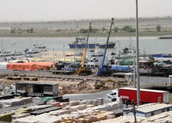 فعالیت صادرات و واردات کالا در بندر آبادان شبانه روزی شد