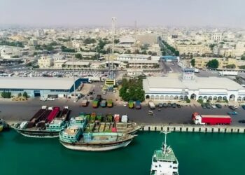 جابه جایی بیش از هفت میلیون کالا در بنادر غرب هرمزگان/ترانزیت بیش از 138 هزار دستگاه خودرو از بندر لنگه به آسیای میانه و عراق