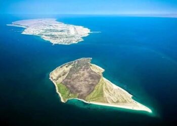 جزایر سه گانه از لحاظ نفتی و تجاری چه اهمیتی دارند؟