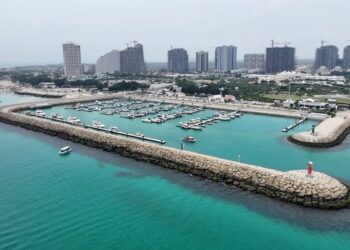 "گردشگر تهاجمی" برای جزیره جهانی قشم زیان ده است