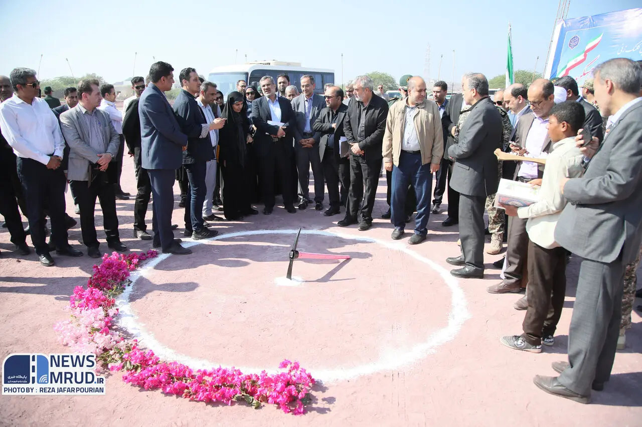 گزارش تصویری عملیات اجرایی ۱۱۰ واحد مسکونی در جزیره بوموسی و بازدید وزیر راه از فرودگاه و مرجع دریایی بندر بوموسی