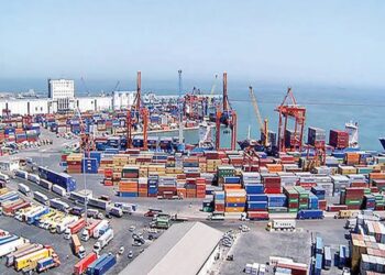 عملیات تخلیه و بارگیری کالاهای اساسی در بندر امام(ره) به خوبی انجام می شود