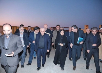 بازدید وزیر راه و شهرسازی از روند تکمیل پروژه رو-رو ریلی بندر امیرآباد/ بهره برداری از اسکله رو-رو ریلی تا سال آینده