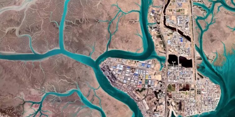 تدوین سند مدیریت یکپارچه سواحل استان خوزستان با راهبری سازمان بنادر و دریانوردی