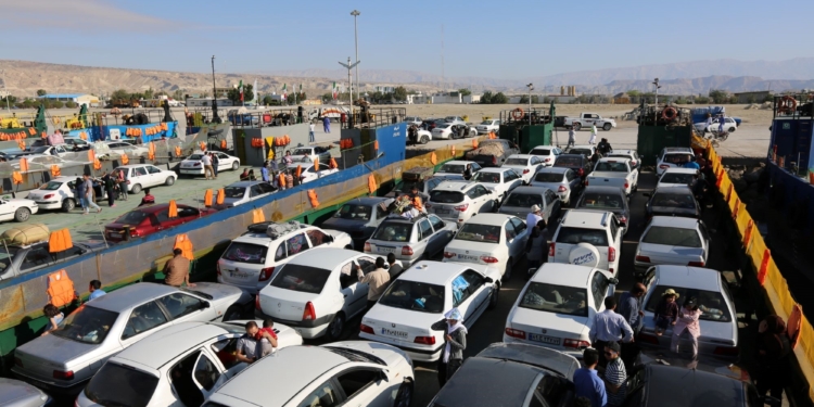 ترابری ایمن بیش از 529 هزار مسافر دریایی، گردشگران داخلی و بین المللی/ پهلوگیری بیش از 23 هزار فروند شناور/ نجات جان 67 نفر در آب های حوزه ی استحفاظی غرب استان هرمزگان