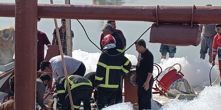 مهار به موقع آتش سوزی شناور صیادی با مشارکت آتش نشانان بندر آبادان