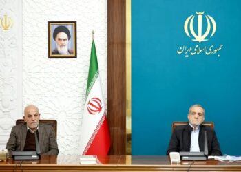 جلسه توسعه اقتصاد دریامحور با حضور پزشکیان