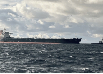 قطع برق و سرگردانی نفتکش حامل ۹۹ هزار تُن نفت در دریای بالتیک