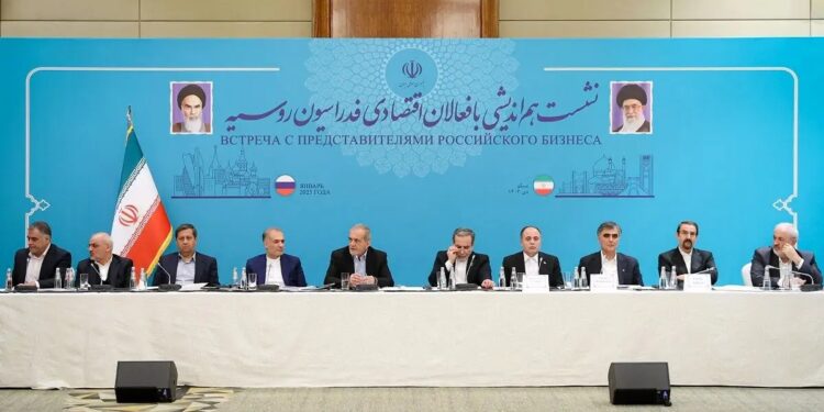مصمم به گسترش همکاری ها در کریدورهای شمال-جنوب و غرب-شرق و مسیرهای دریایی و بنادر هستیم