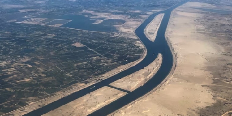 کاهش ۷ میلیارد دلاری درآمد کانال سوئز طی سال ۲۰۲۴ در پی بحران دریای سرخ
