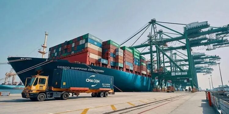 فعالیت بنادر ایران فقط با ۵۰ درصد ظرفیت