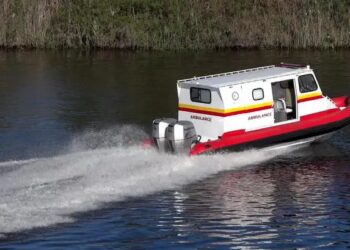 یک فروند آمبولانس دریایی به جزیره بوموسی پیوست