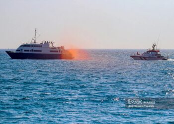 نجات ۷ سرنشین یک قایق حادثه دیده در کارون