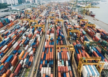 نرخ‌های جهانی حمل کانتینر در سراشیبی کاهش