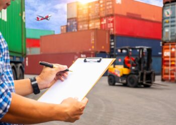 آماده مشارکت در بازنگری فرآیند ترخیص کانتینری در بندرها هستیم