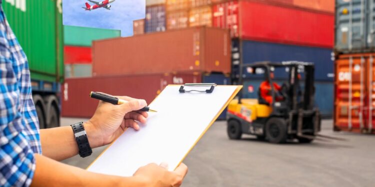 آماده مشارکت در بازنگری فرآیند ترخیص کانتینری در بندرها هستیم