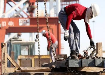 لزوم رعایت ایمنی کار در بنادر / بر کار پیمانکاران بخش حمل ونقل نظارت شود