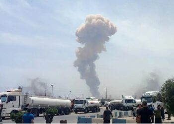 محدودیت تردد برای رانندگان کامیون پس از انفجار در بندر شهید رجایی/ مسیر حاجی آباد بندرعباس مسدود شد