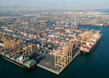 پهلوگیری نخستین شناور نفتی بزرگ در بندر شهید رجایی