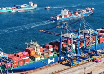 ازدحام در بنادر اروپایی همزمان با تشدید جنگ تعرفه‌ها