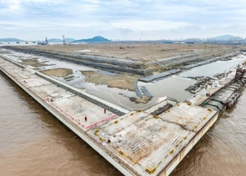 شانگهای بزرگترین ترمینال کانتینری خودکار دنیا را می‌سازد