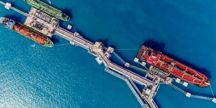 عدم تمایل به دریافت سوخت از ایران به دلیل تحریم / سهم ۵ درصدی از بانکرینگ