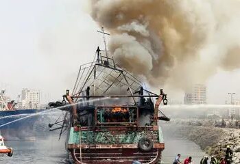 آتش سوزی در اسکله بندر پارسیان/ ۱۰ فروند شناور سوخت