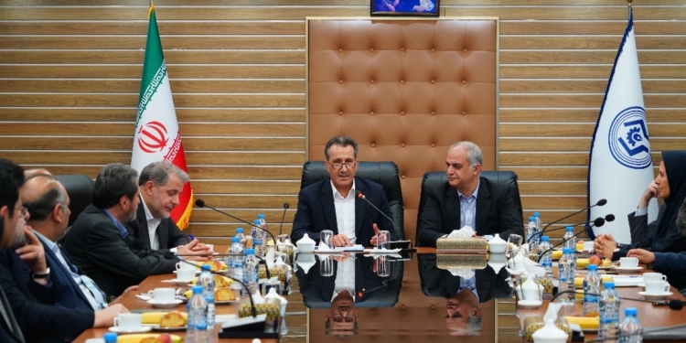 بازدید مدیر عامل سازمان بنادر و دریانوردی ازسازمان پژوهش‌های علمی و صنعتی ایران/ تاکید طرفین بر تقویت همکاری در تحقق توسعه دریامحور