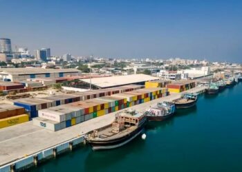 بیش از ۳ میلیون تُن کالا در بنادر قشم تخلیه‌ و بارگیری شد