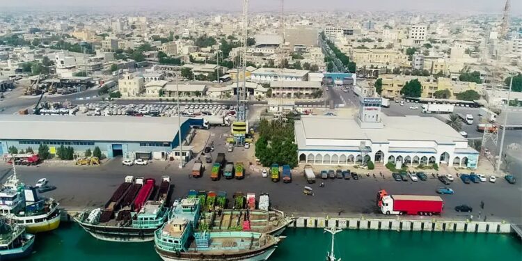 تخلیه و بارگیری ۵۳ میلیون تن کالا در بنادر طی بهار ۱۴۰۴