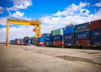 ضرورت تقویت بنادر خشک و انتقال بار به داخل سرزمین