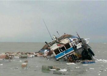 غرق شدن کشتی مسافری در تنگه بالی اندونزی؛ ۶ کشته و ۲۴ مفقود