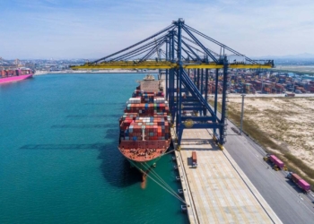 منطقه خلیج فارس مشمول بیمه شرایط جنگی نشد/تأثیر مستقیم هزینه حمل دریایی بر قیمت تمام شده کالا