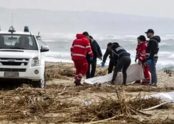 نجات دو نفر از غرق شدگی توسط دریابانان کنگان
