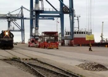 همکاری راه آهن و بنادر برای حمل ریلی ۲۵ درصد بار بنادر مطابق با برنامه هفتم