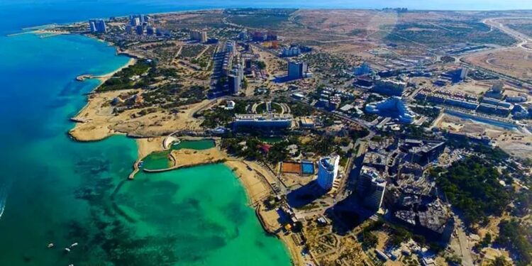 وزیر اقتصاد از کدام مناطق آزاد حمایت می کند؟