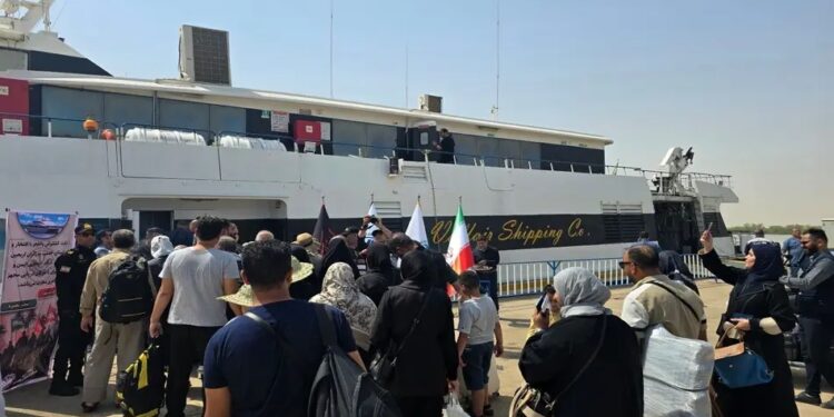 افتتاح خط دریایی خرمشهر-بصره برای تسهیل سفر زائران اربعین