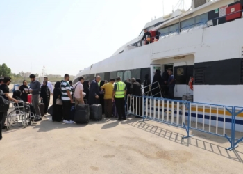 دومین سفر دریایی زائران اربعین حسینی از بندر خرمشهر به بصره انجام شد