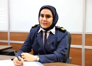 شکستن انحصار مردانه در دریا؛ نادیا جابری، نخستین بانوی افسر دریانورد خوزستان شد