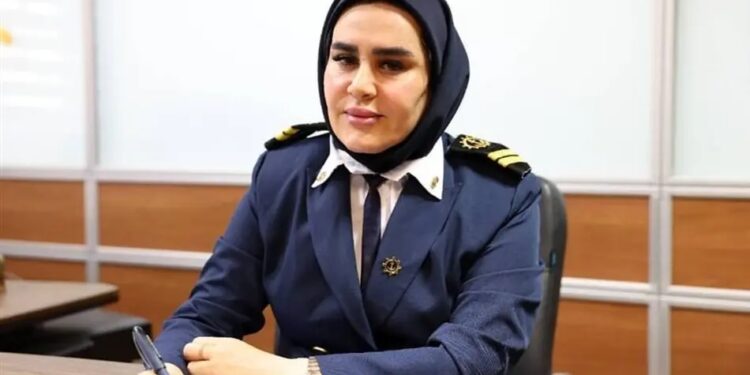 شکستن انحصار مردانه در دریا؛ نادیا جابری، نخستین بانوی افسر دریانورد خوزستان شد