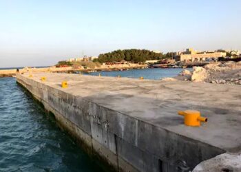 تأمین اعتبار برای تعمیر موج شکن بندر کری و پیگیری تکمیل اسکله دلوار