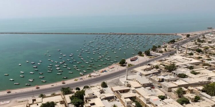 تصویب مرز دریایی بندر چارک در آستانه نهایی شدن
