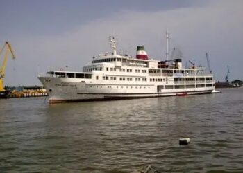 مزاحمت برای کشتی های ایرانی، آغاز گرفتاری آمریکا