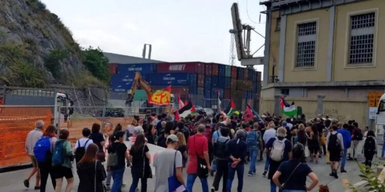 بندر را به اماراتی‌ ها نفروشید!