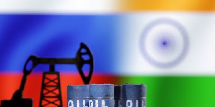 تخلیه نفتای روسی توسط یک کشتی تحریم‌شده در بندر آدانی هند