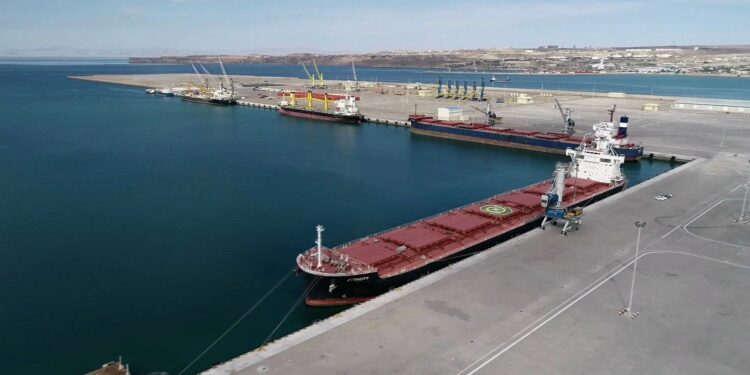 ثبت رکورد ۱۰۰ هزار TEU در بندر شهید بهشتی چابهار