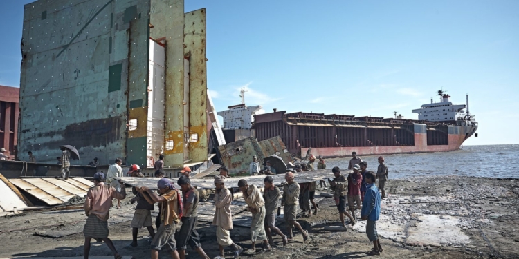 خطر حذف‌شدن آفریقا از موج جدید صنعت بازیافت کشتی